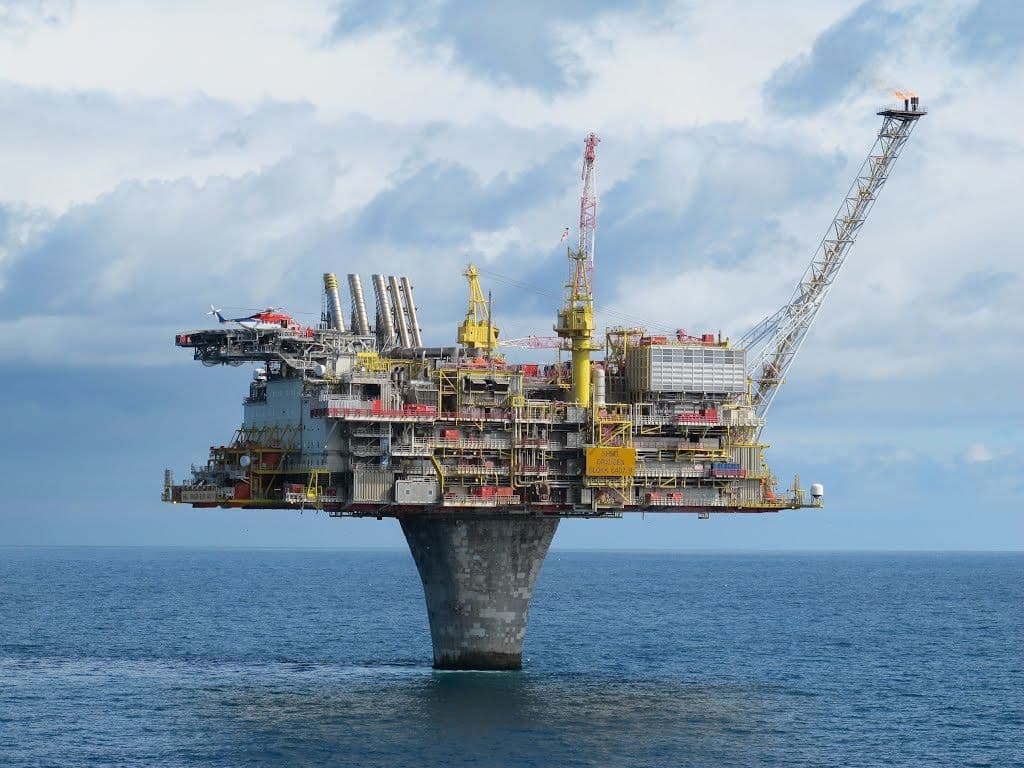 Starlink Launches Internet Subscription for Oil Rigs and Yachts